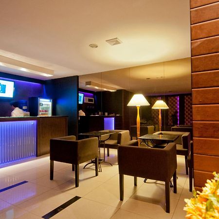 Grand Sakura Hotel Medan Buitenkant foto