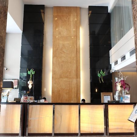 Grand Sakura Hotel Medan Buitenkant foto