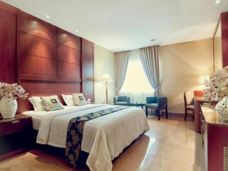 Grand Sakura Hotel Medan Buitenkant foto