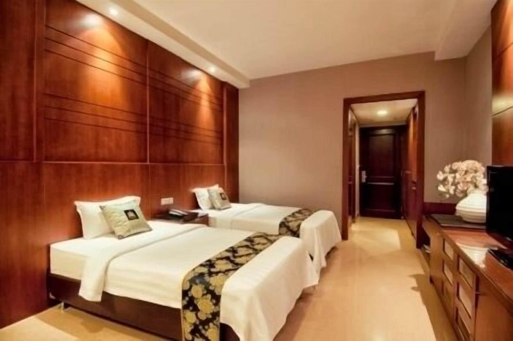 Grand Sakura Hotel Medan Buitenkant foto
