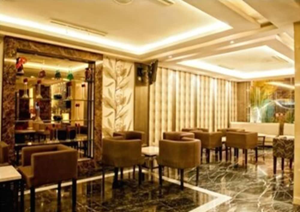 Grand Sakura Hotel Medan Buitenkant foto
