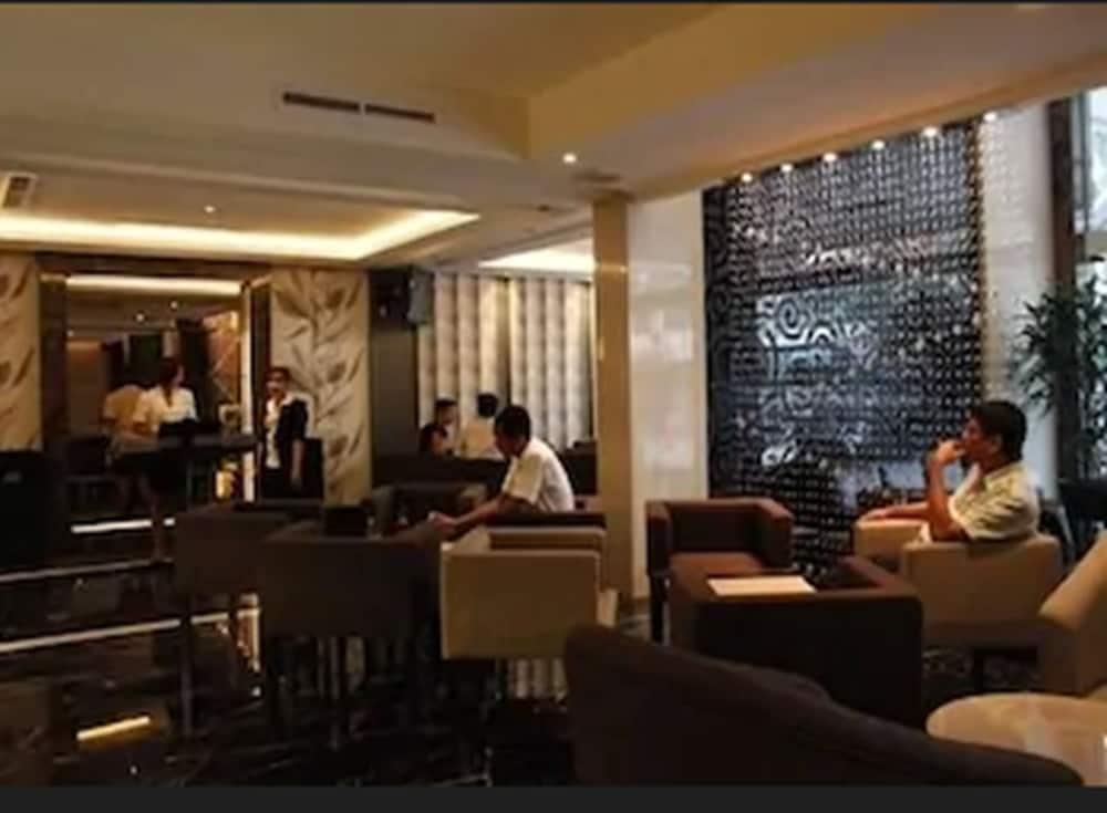 Grand Sakura Hotel Medan Buitenkant foto