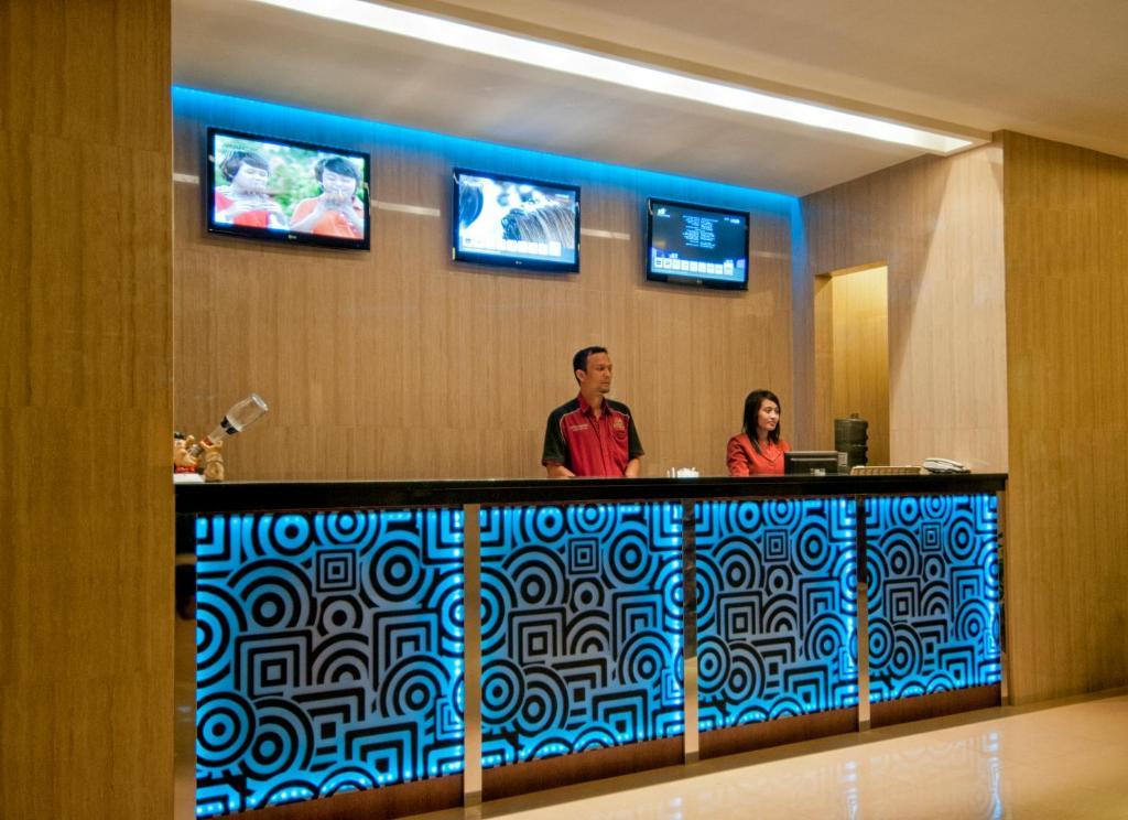 Grand Sakura Hotel Medan Buitenkant foto