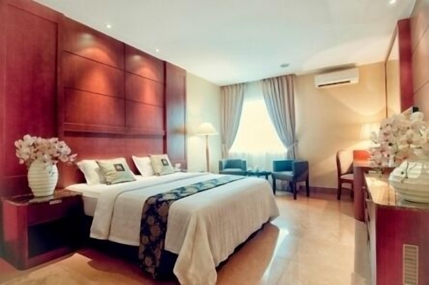 Grand Sakura Hotel Medan Buitenkant foto