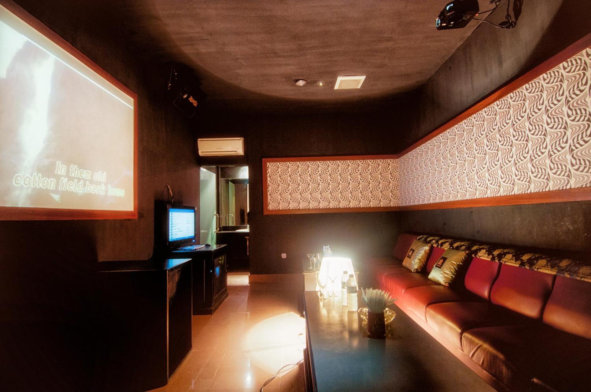 Grand Sakura Hotel Medan Buitenkant foto