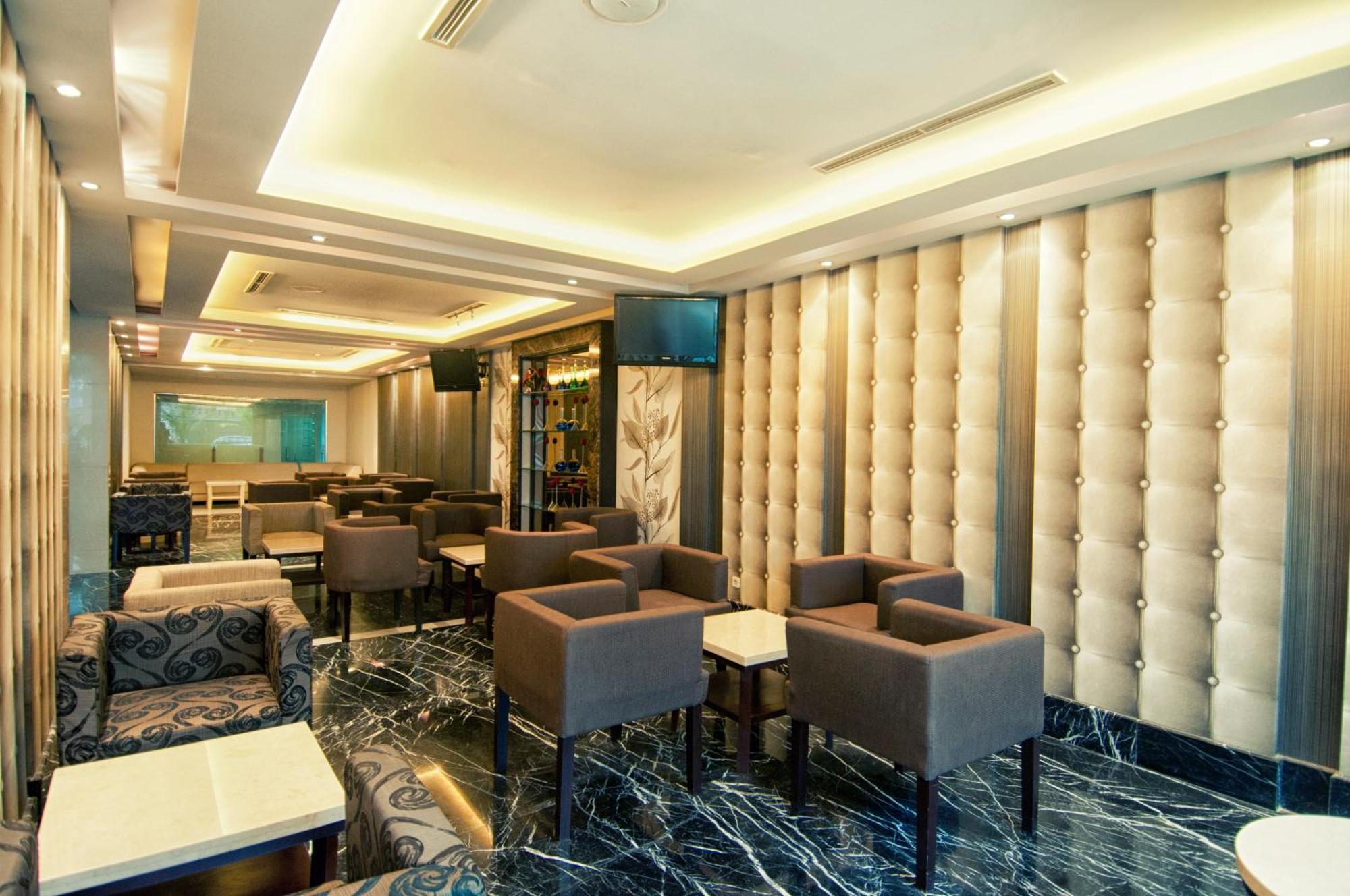 Grand Sakura Hotel Medan Buitenkant foto