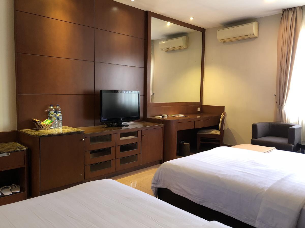 Grand Sakura Hotel Medan Buitenkant foto