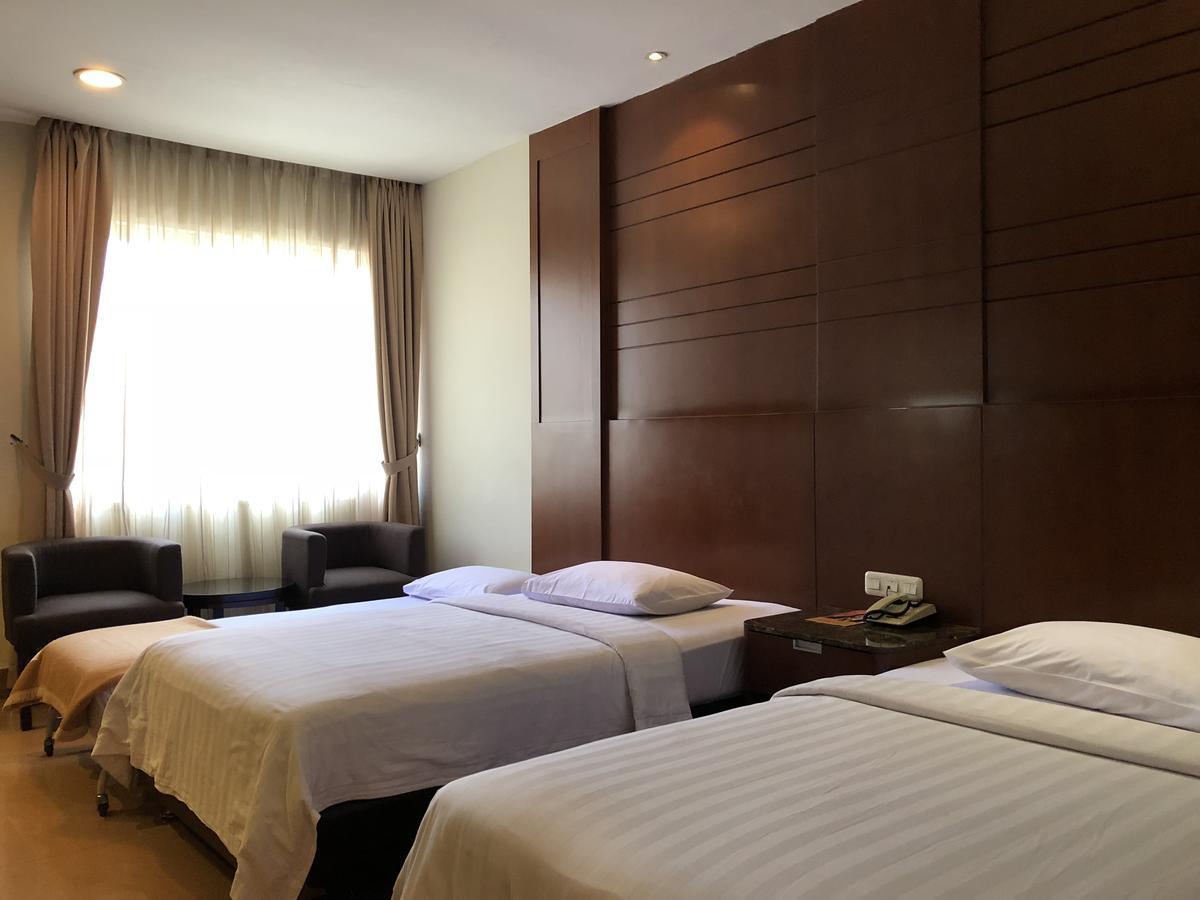 Grand Sakura Hotel Medan Buitenkant foto