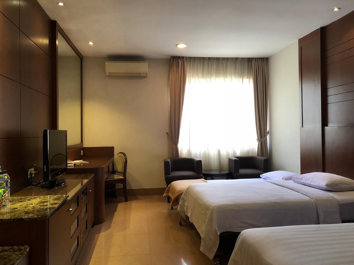 Grand Sakura Hotel Medan Buitenkant foto