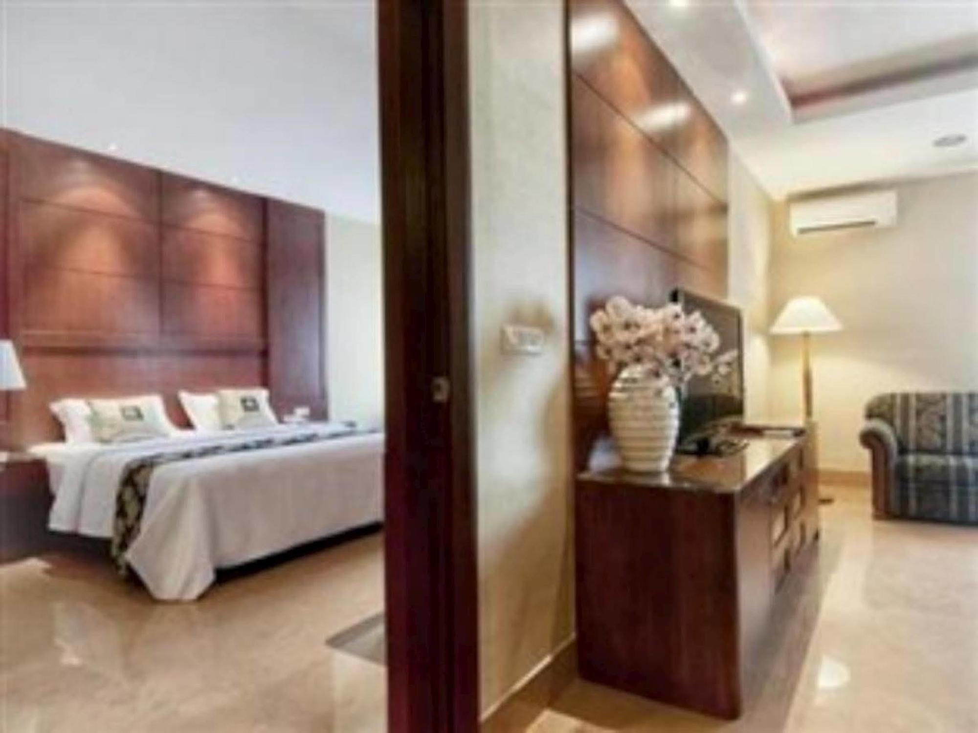 Grand Sakura Hotel Medan Buitenkant foto